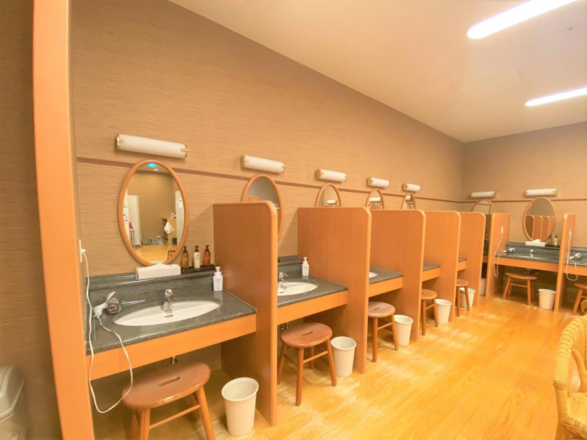 Sapporo Prince Hotel Kültér fotó A Japanese onsen's washing room