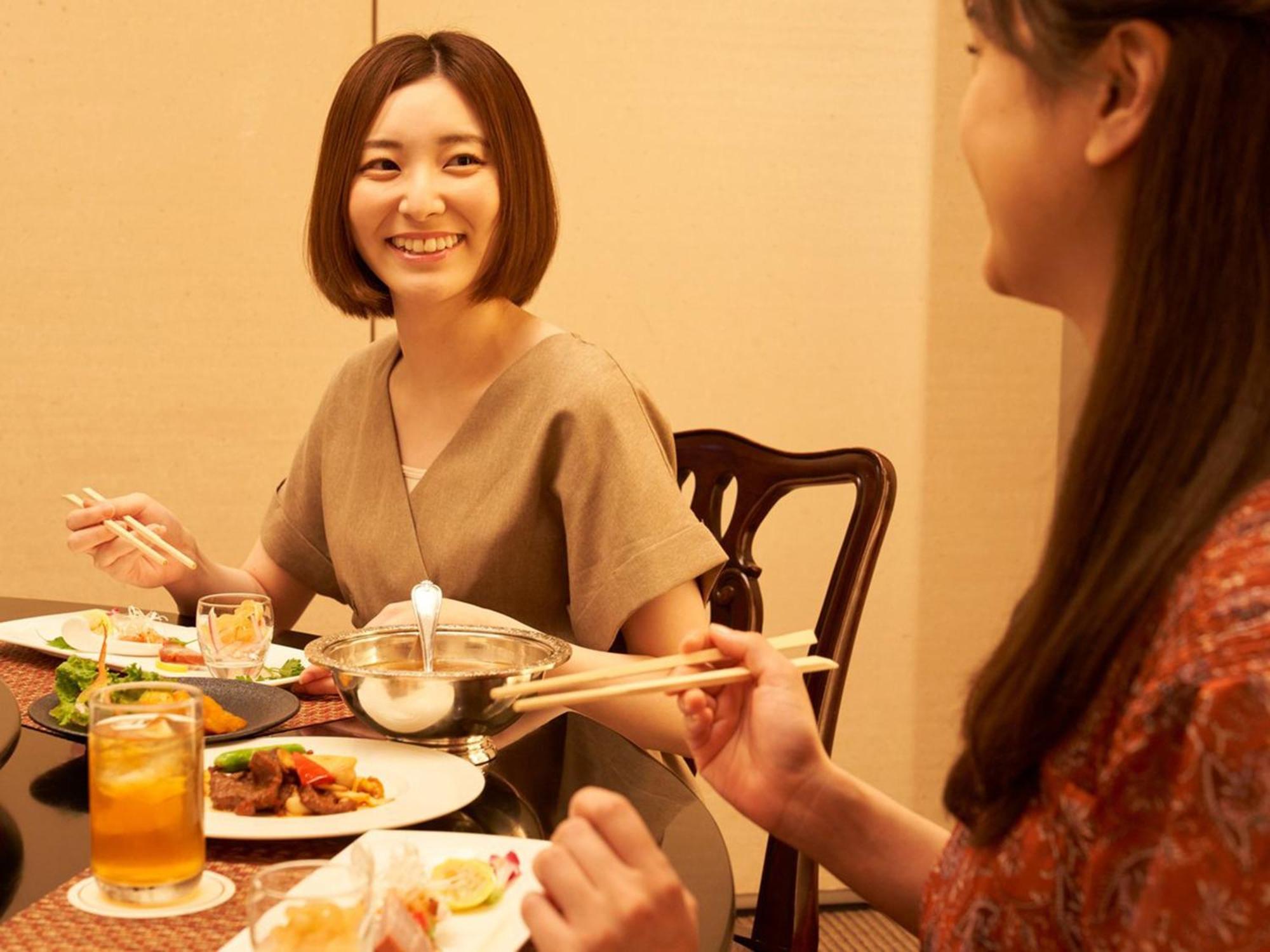 Sapporo Prince Hotel Kültér fotó Japanese women eating with chopsticks