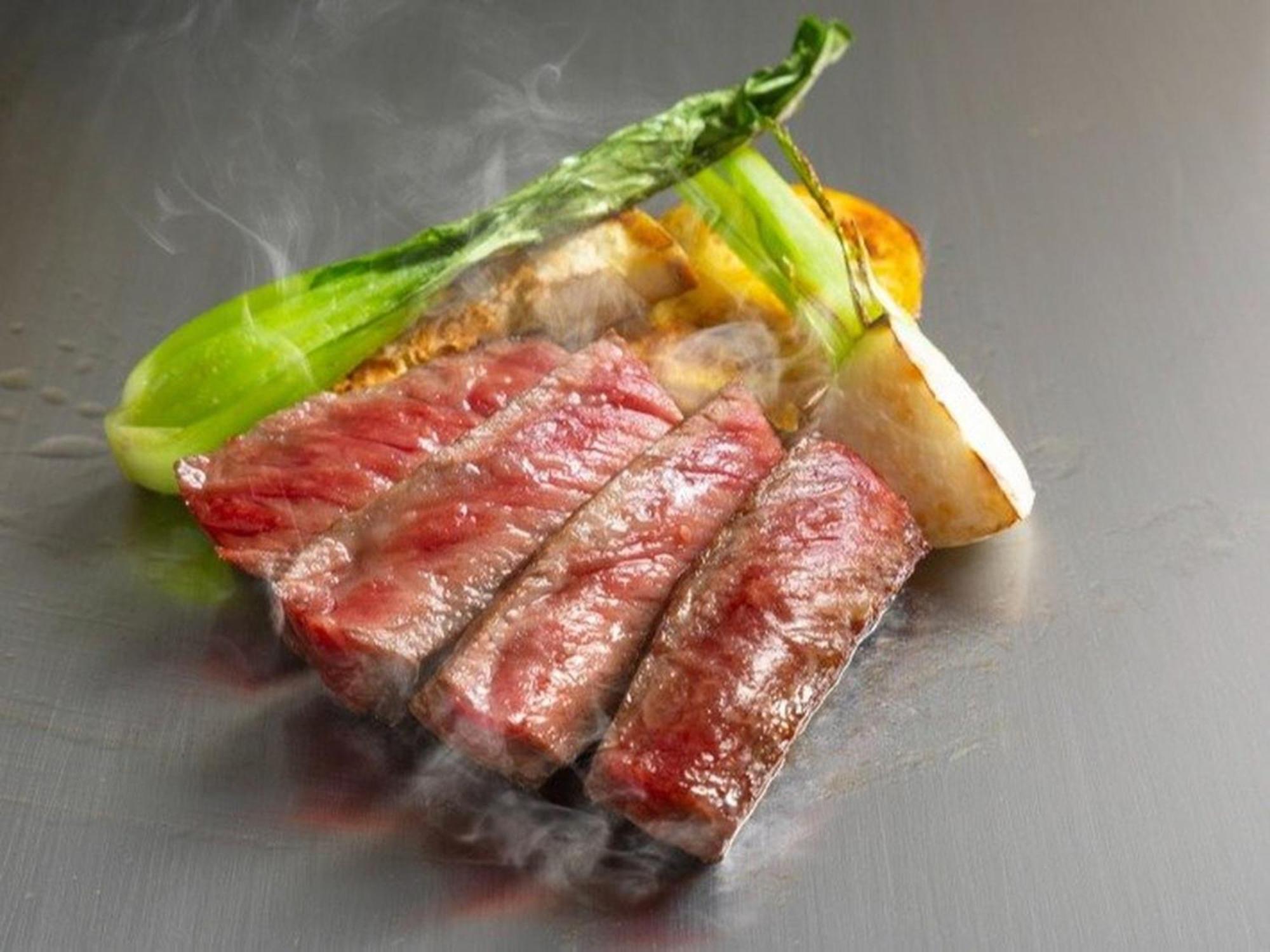 Sapporo Prince Hotel Kültér fotó A steak prepared using the cooking technique of sous-vide